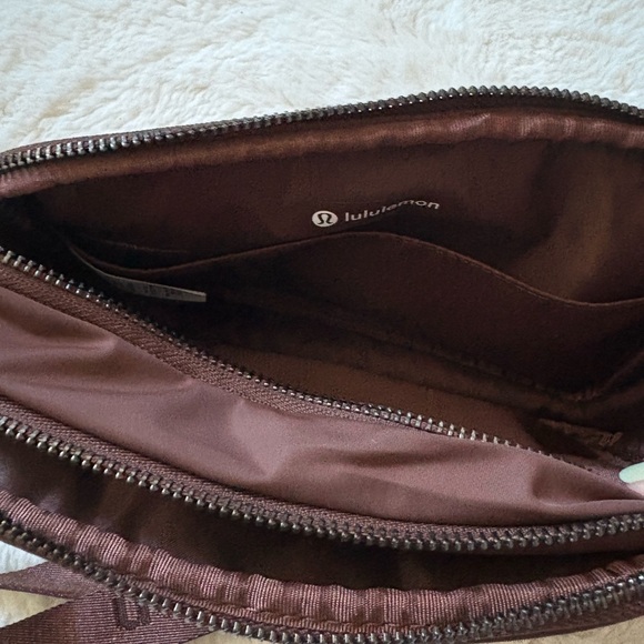 Lululemon Java Crossbody Camera Bag 2L - Picture 4 of 5